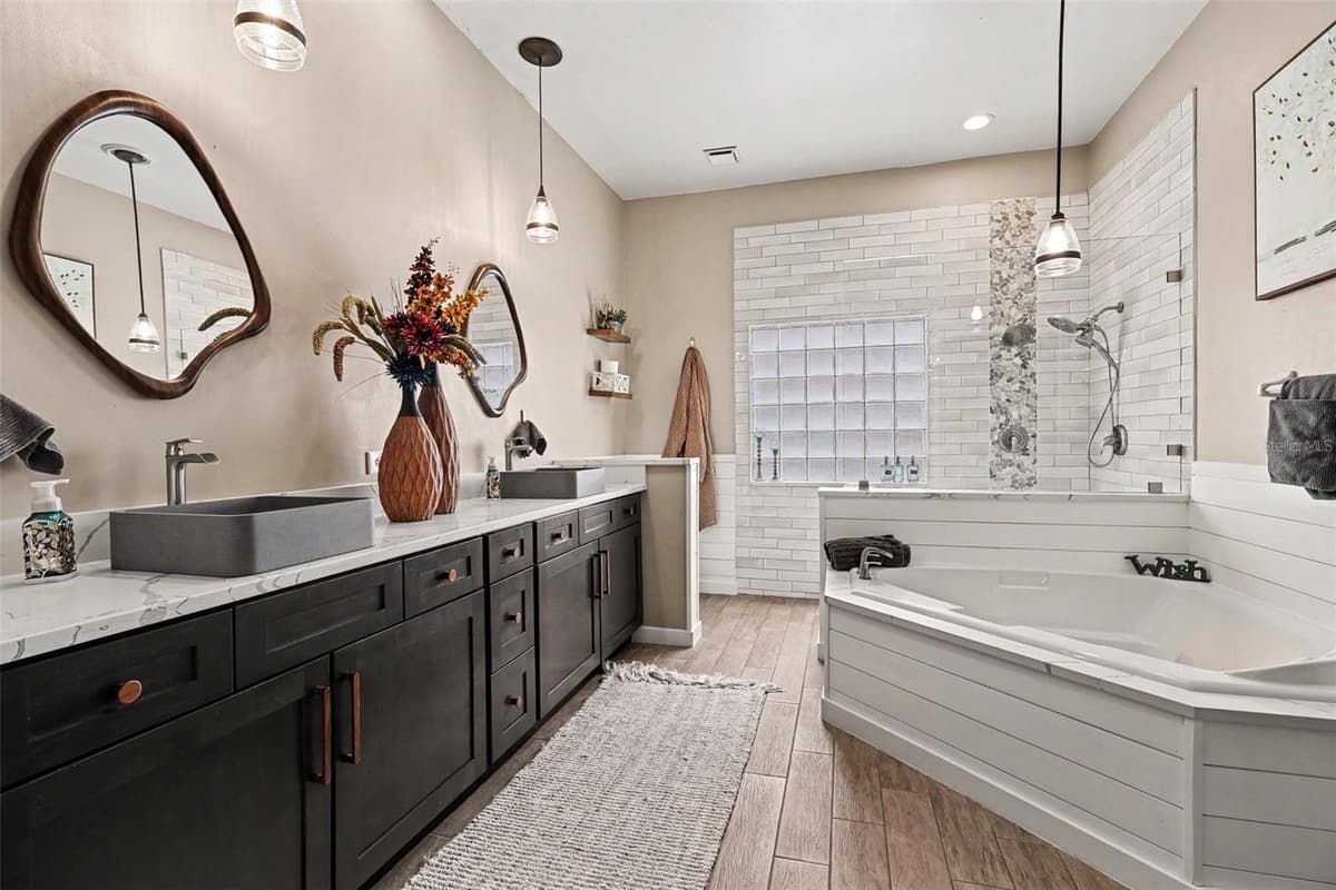 663 SHERIDAN WOODS DR — photo 18 of 30
