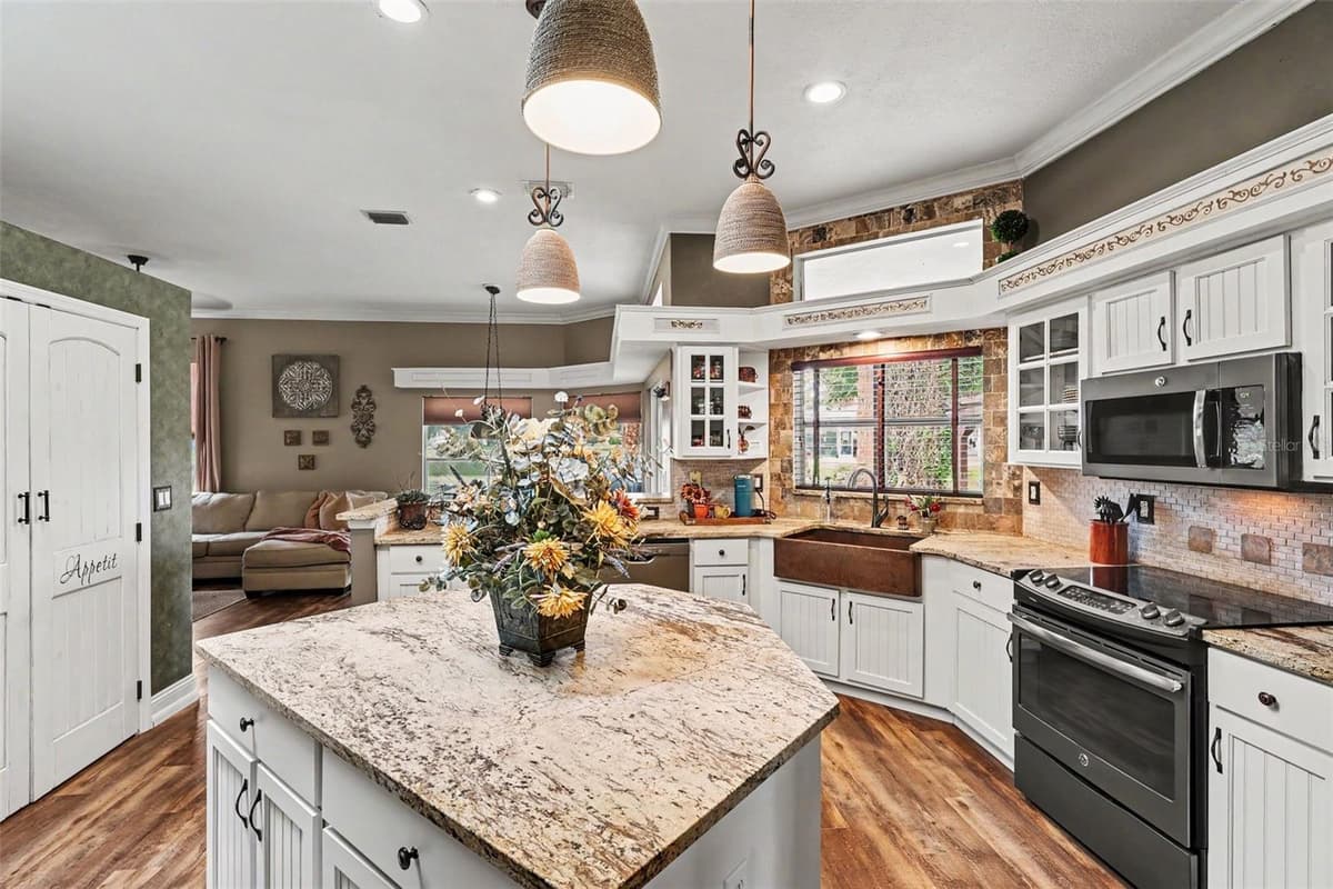 663 SHERIDAN WOODS DR — photo 13 of 30