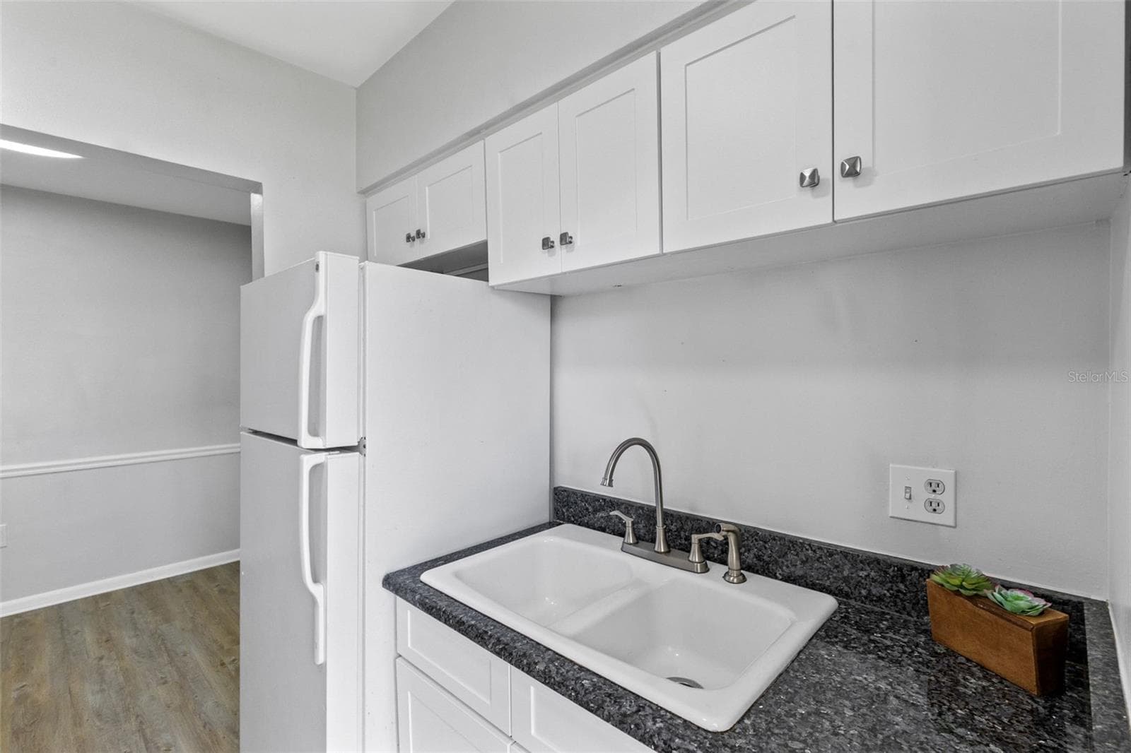 1140 ORLANDO AVENUE — photo 9 of 47