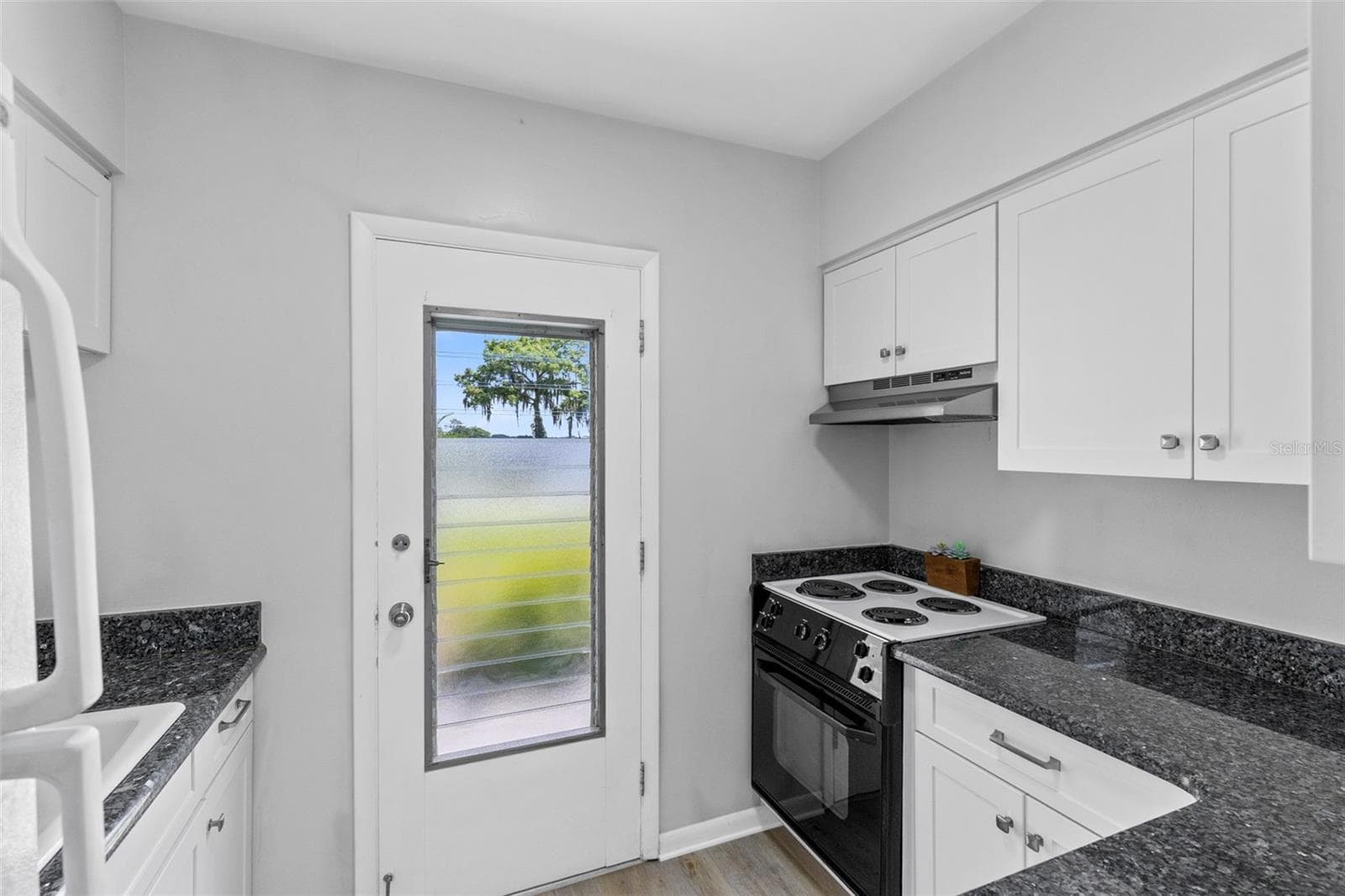 1140 ORLANDO AVENUE — photo 13 of 47