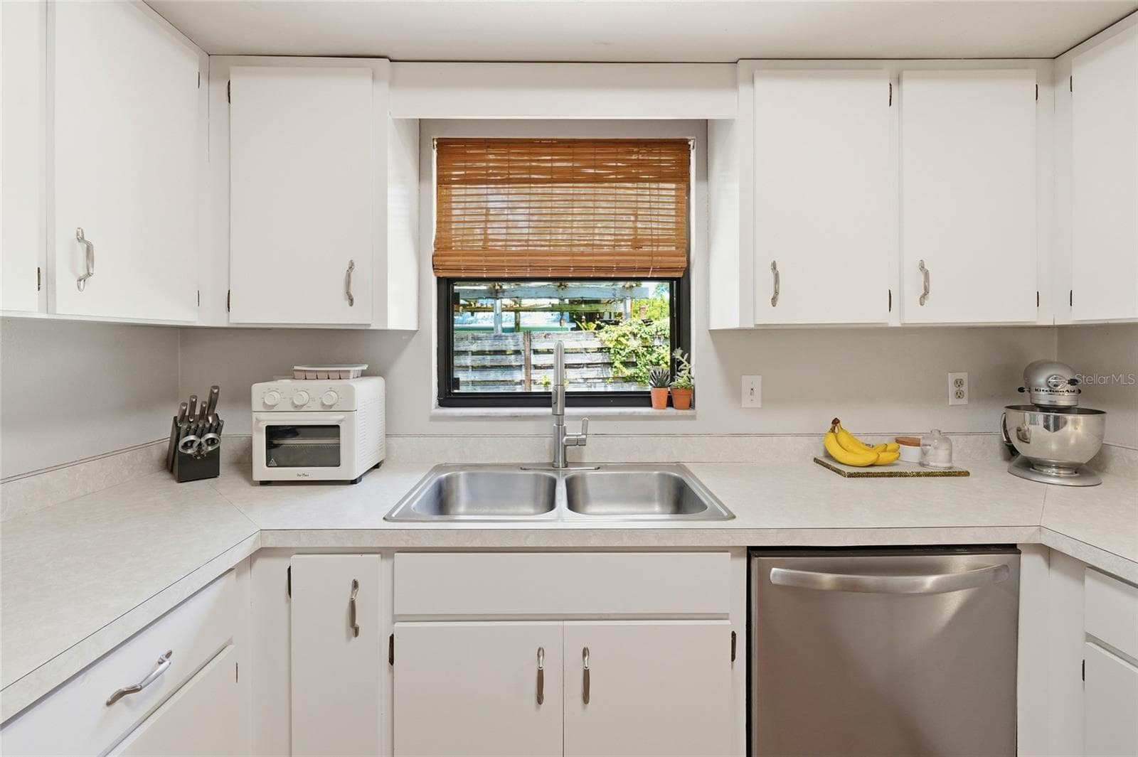 831 HIGHLAND STREET — photo 10 of 55