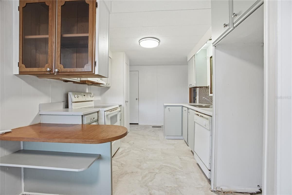 110 MAPLE DRIVE — photo 13 of 40