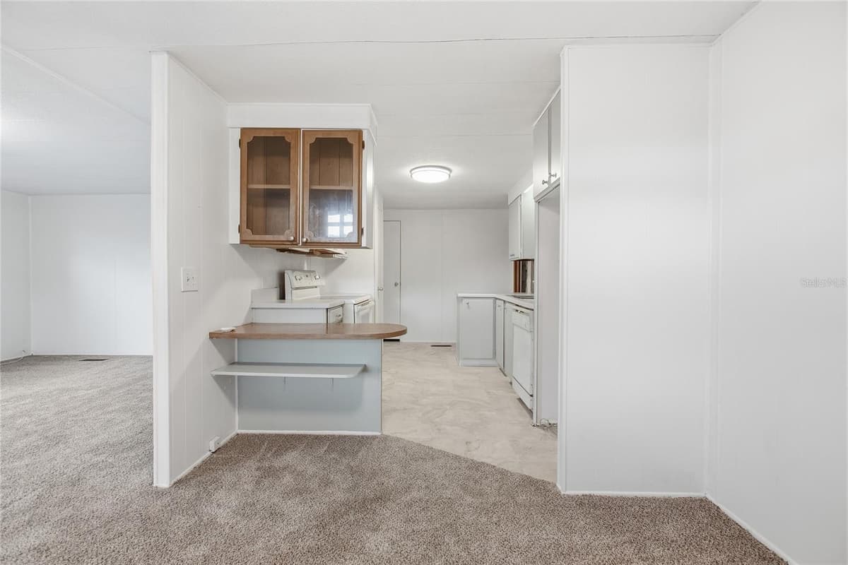 110 MAPLE DRIVE — photo 12 of 40
