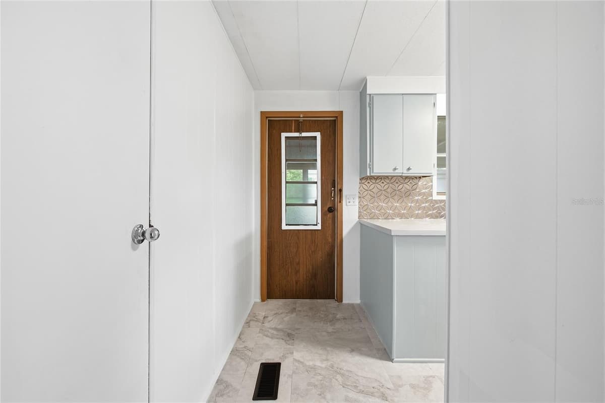 110 MAPLE DRIVE — photo 16 of 40