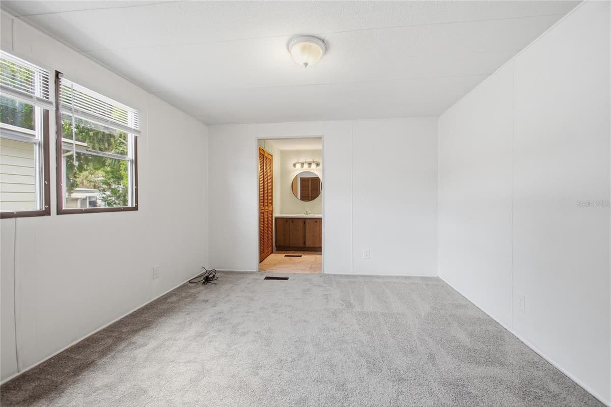 110 MAPLE DRIVE — photo 17 of 40