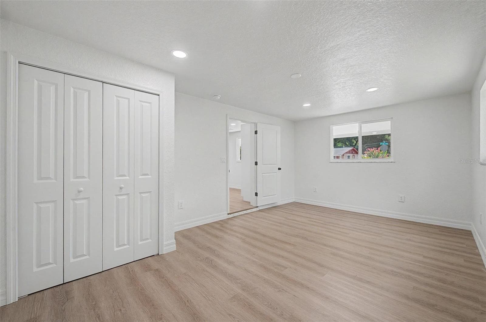 7203 URSULA AVENUE — photo 19 of 28