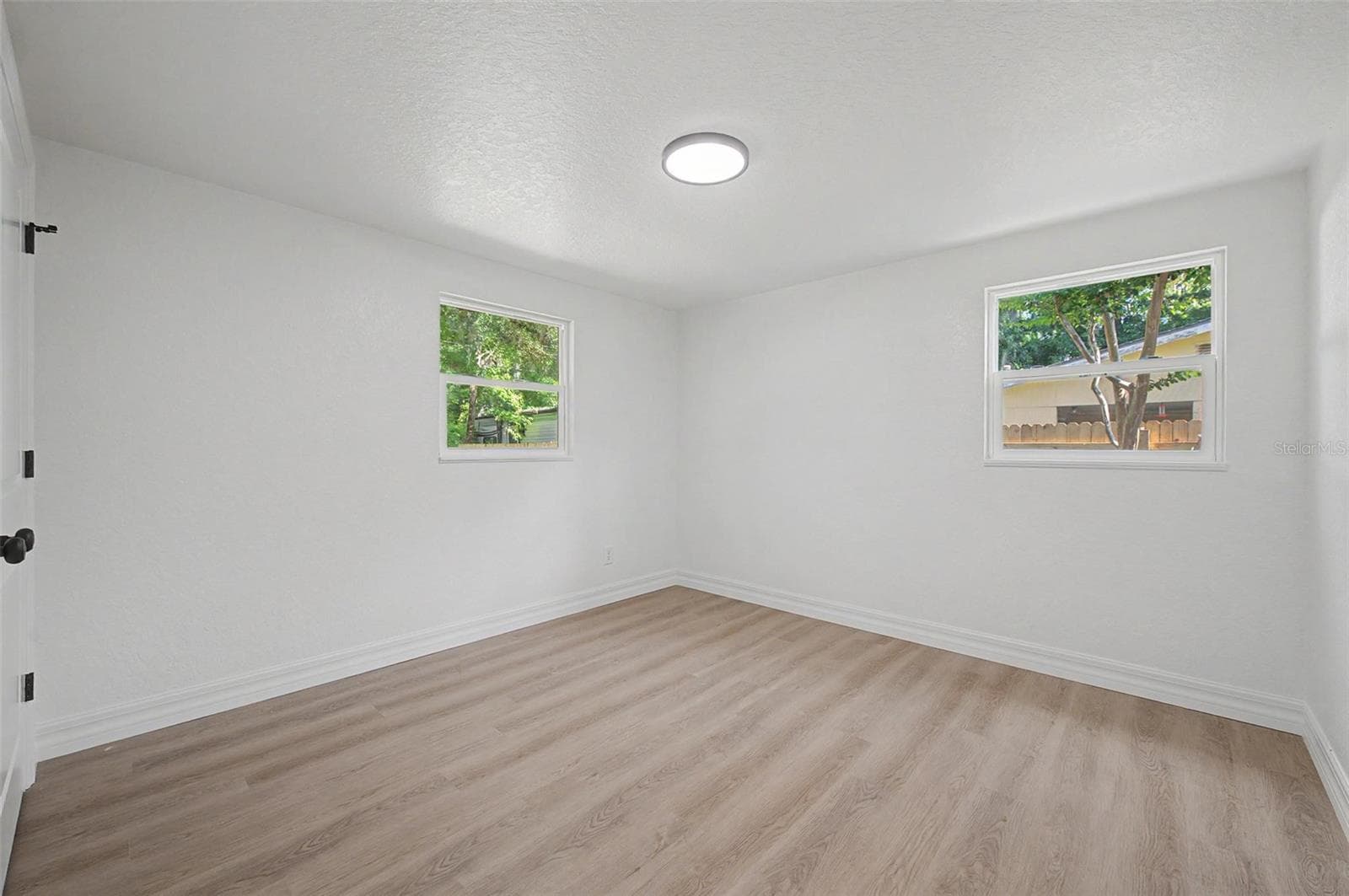 7203 URSULA AVENUE — photo 13 of 28