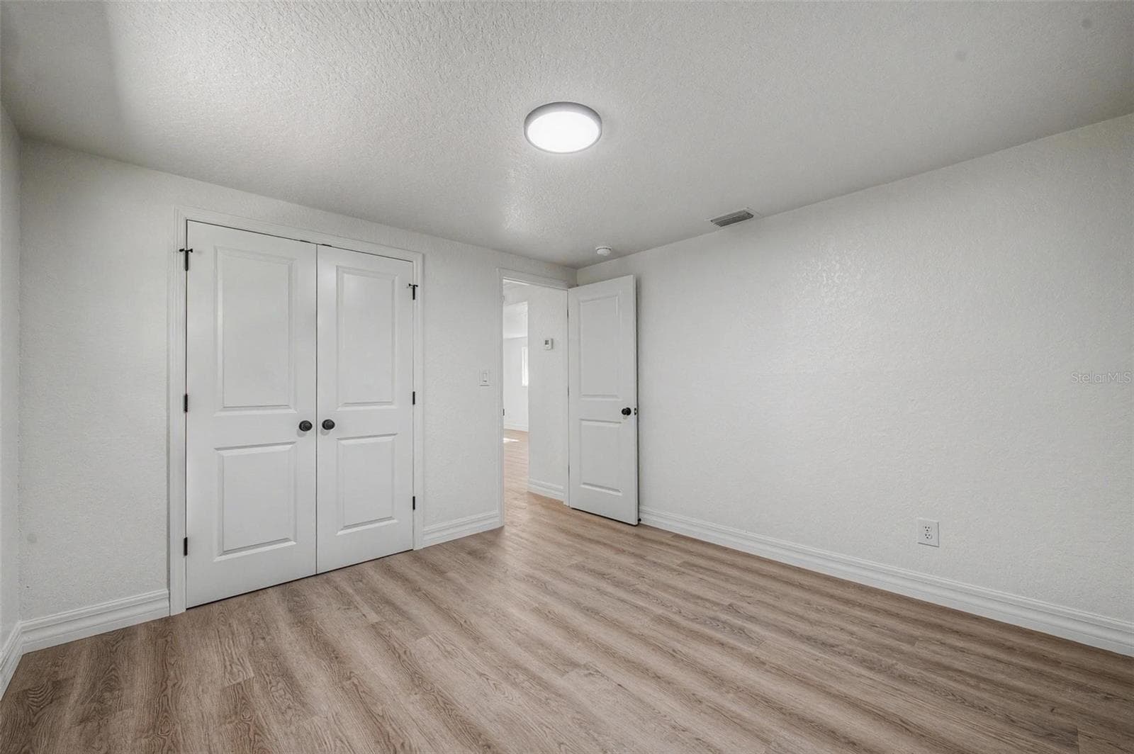 7203 URSULA AVENUE — photo 17 of 28