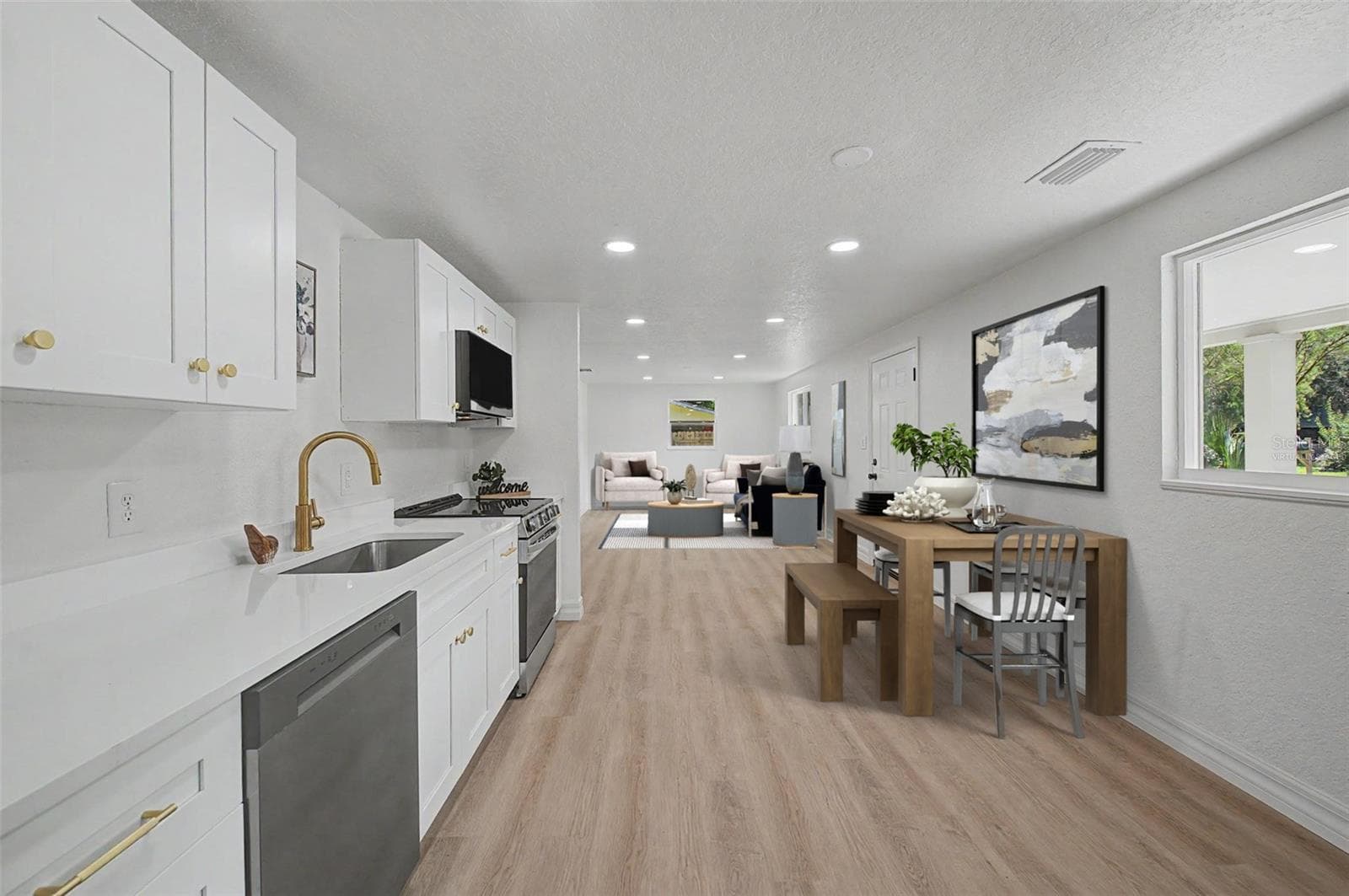 7203 URSULA AVENUE — photo 4 of 28