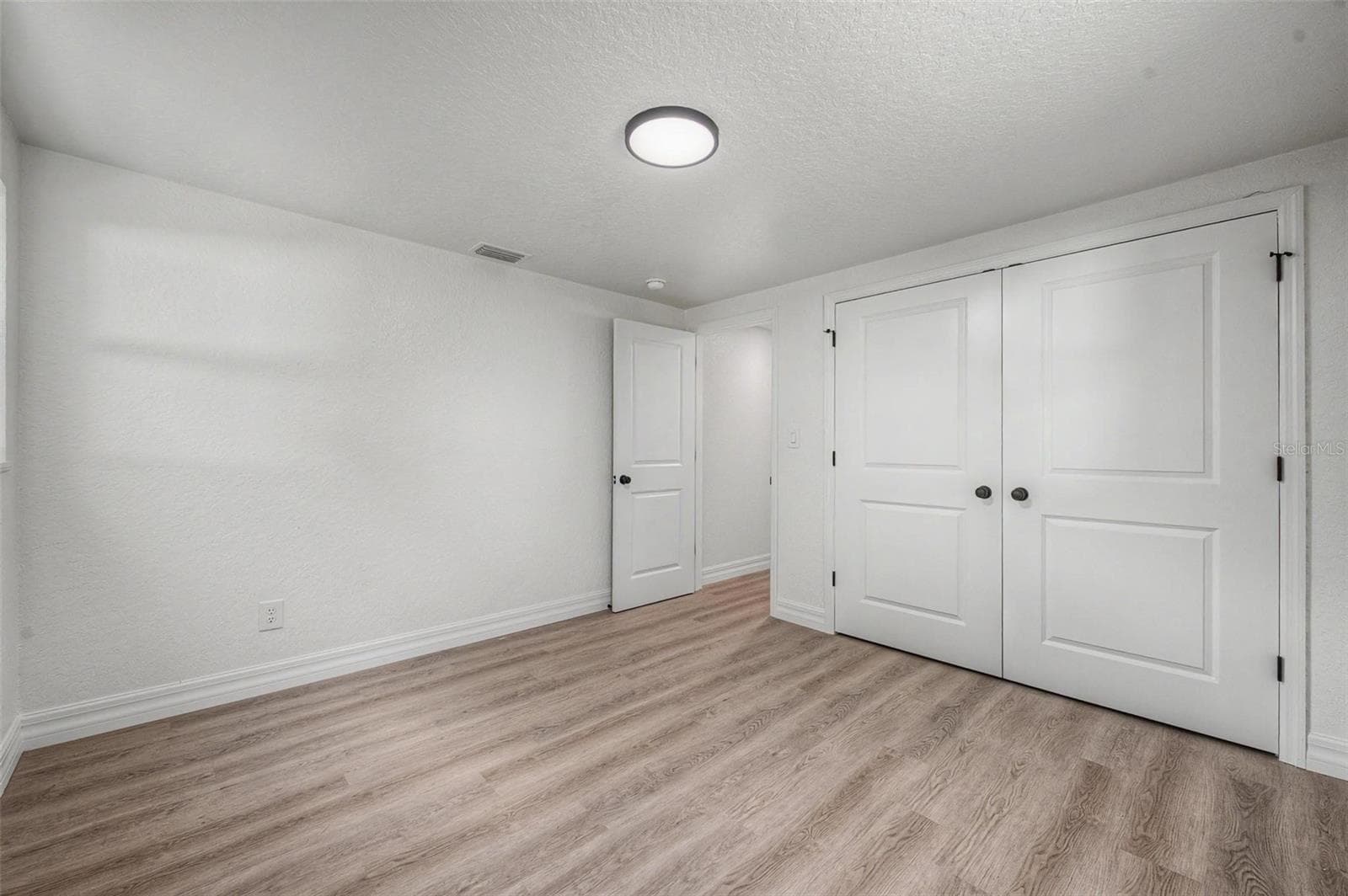 7203 URSULA AVENUE — photo 14 of 28