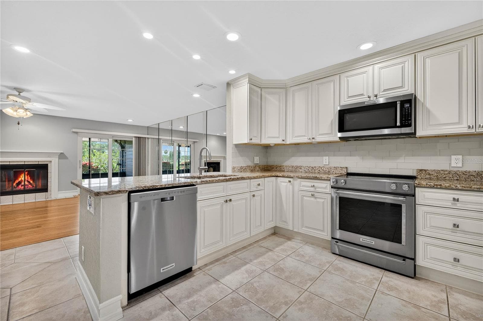 9050 PARK BOULEVARD — photo 11 of 35