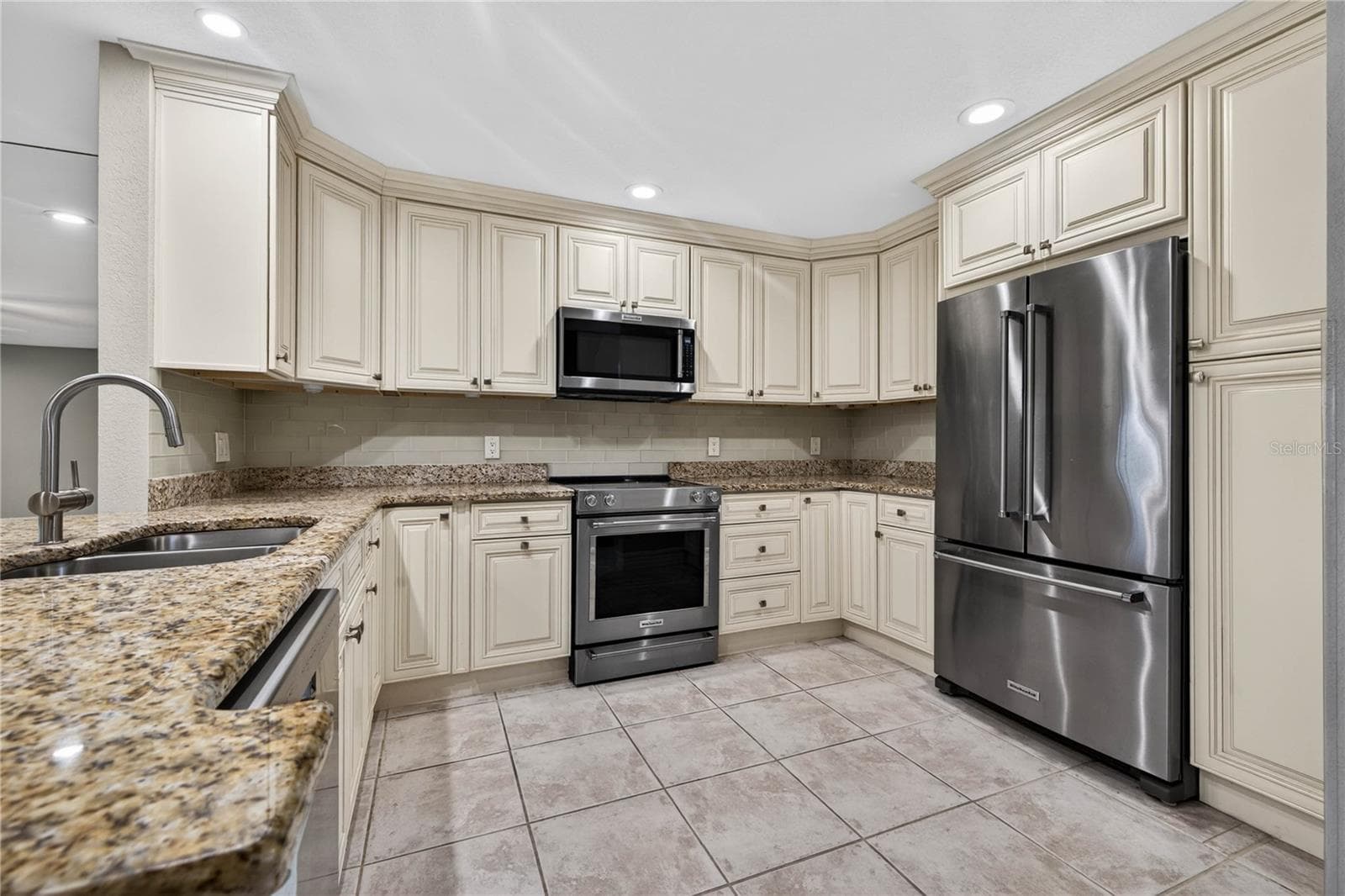 9050 PARK BOULEVARD — photo 12 of 35