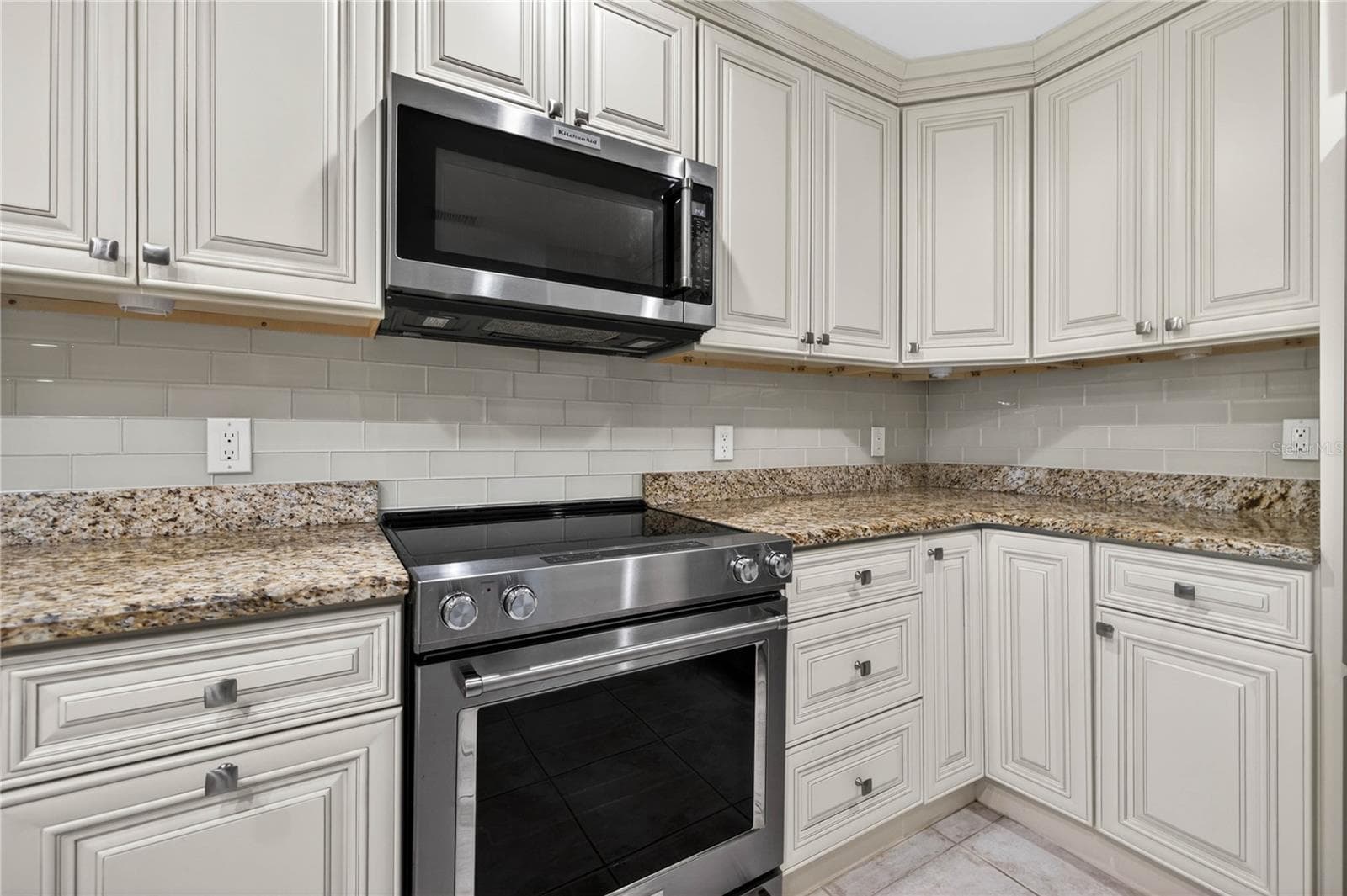 9050 PARK BOULEVARD — photo 13 of 35
