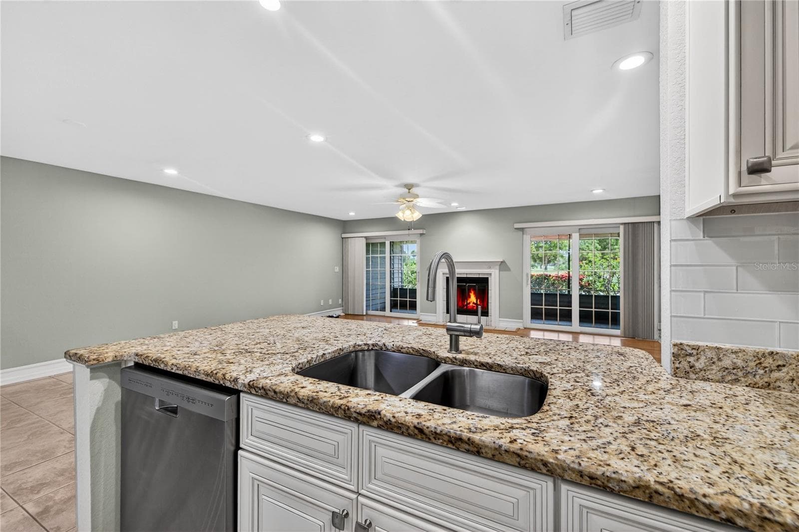 9050 PARK BOULEVARD — photo 10 of 35