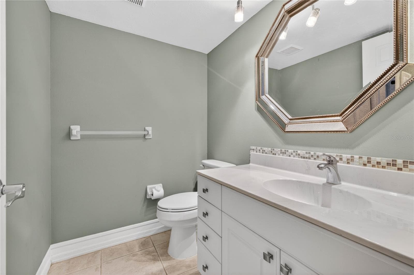 9050 PARK BOULEVARD — photo 15 of 35