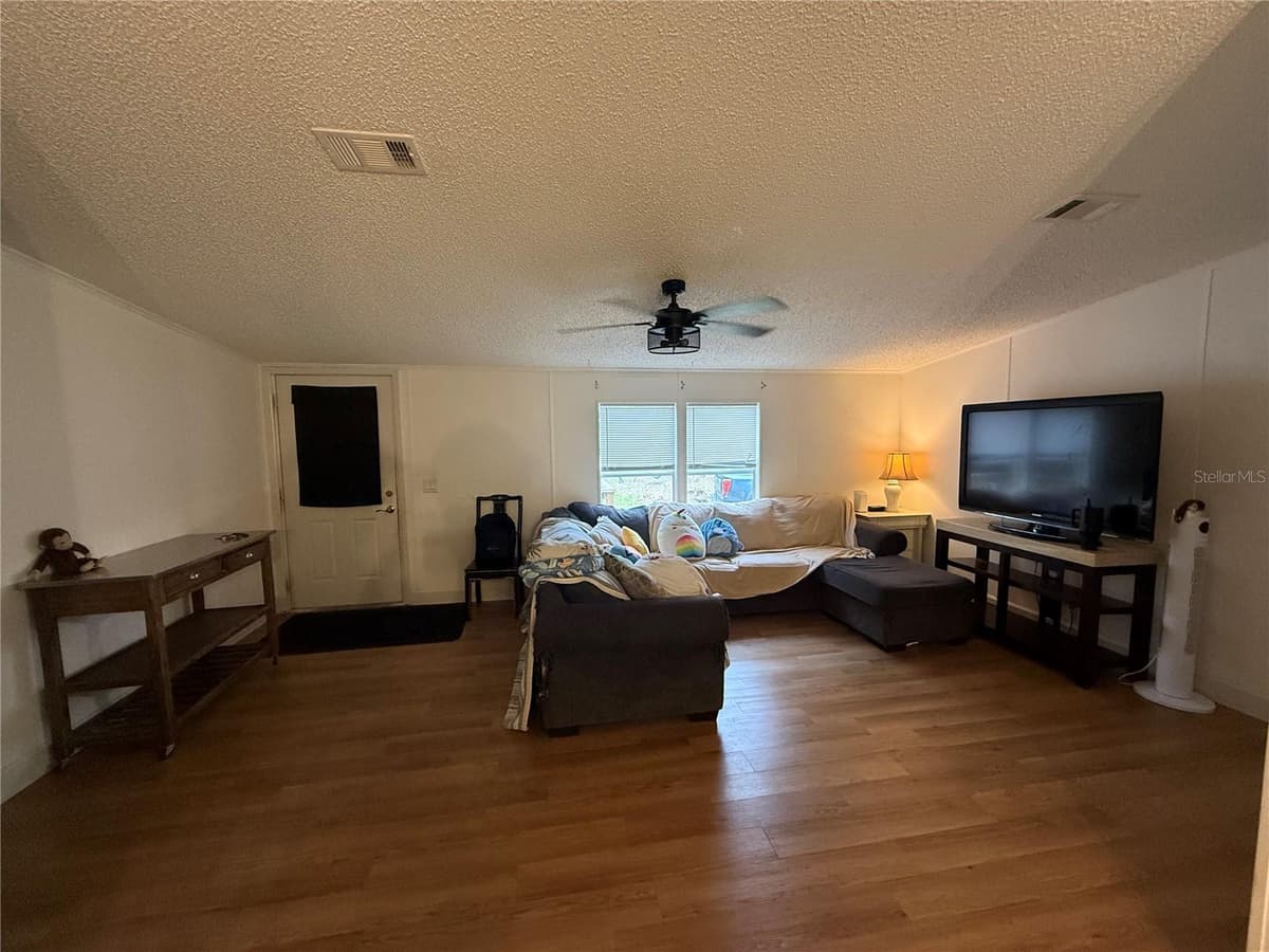10225 WEATHERBY AVENUE — photo 14 of 32