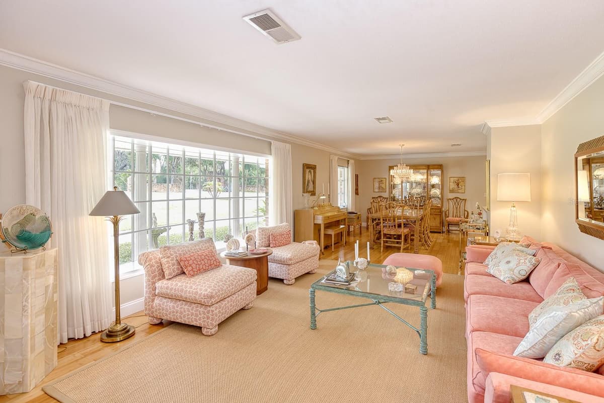 900 CITRUS AVENUE — photo 12 of 69