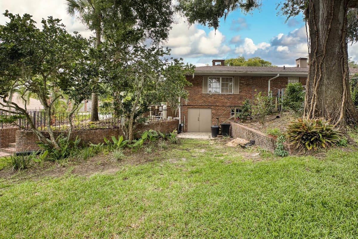 900 CITRUS AVENUE — photo 53 of 69