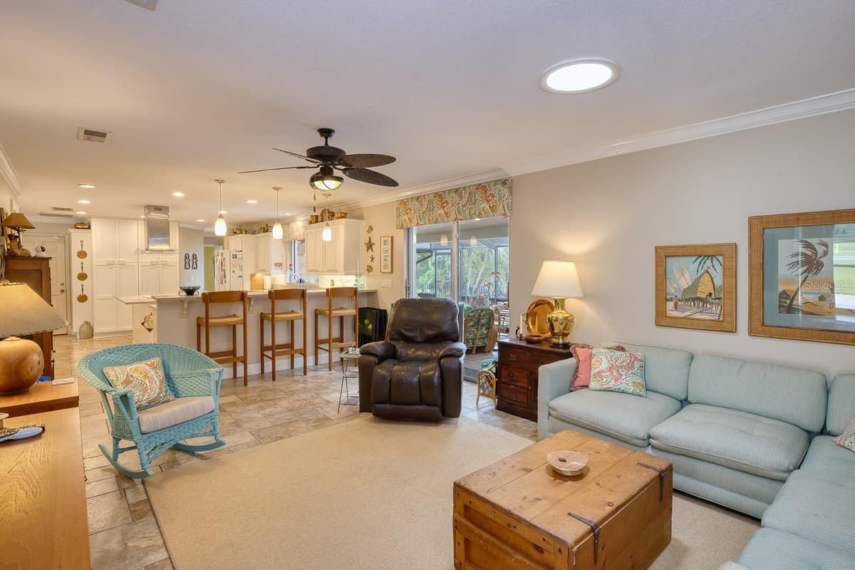 900 CITRUS AVENUE — photo 15 of 69