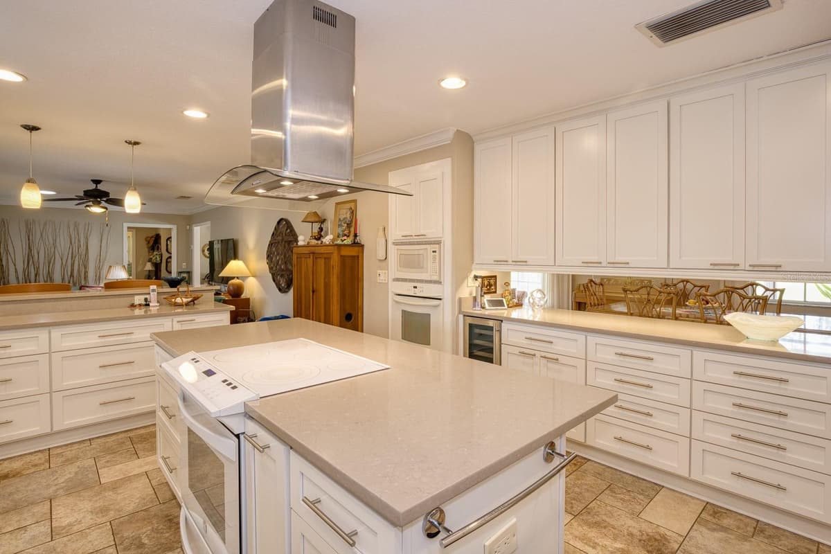 900 CITRUS AVENUE — photo 19 of 69