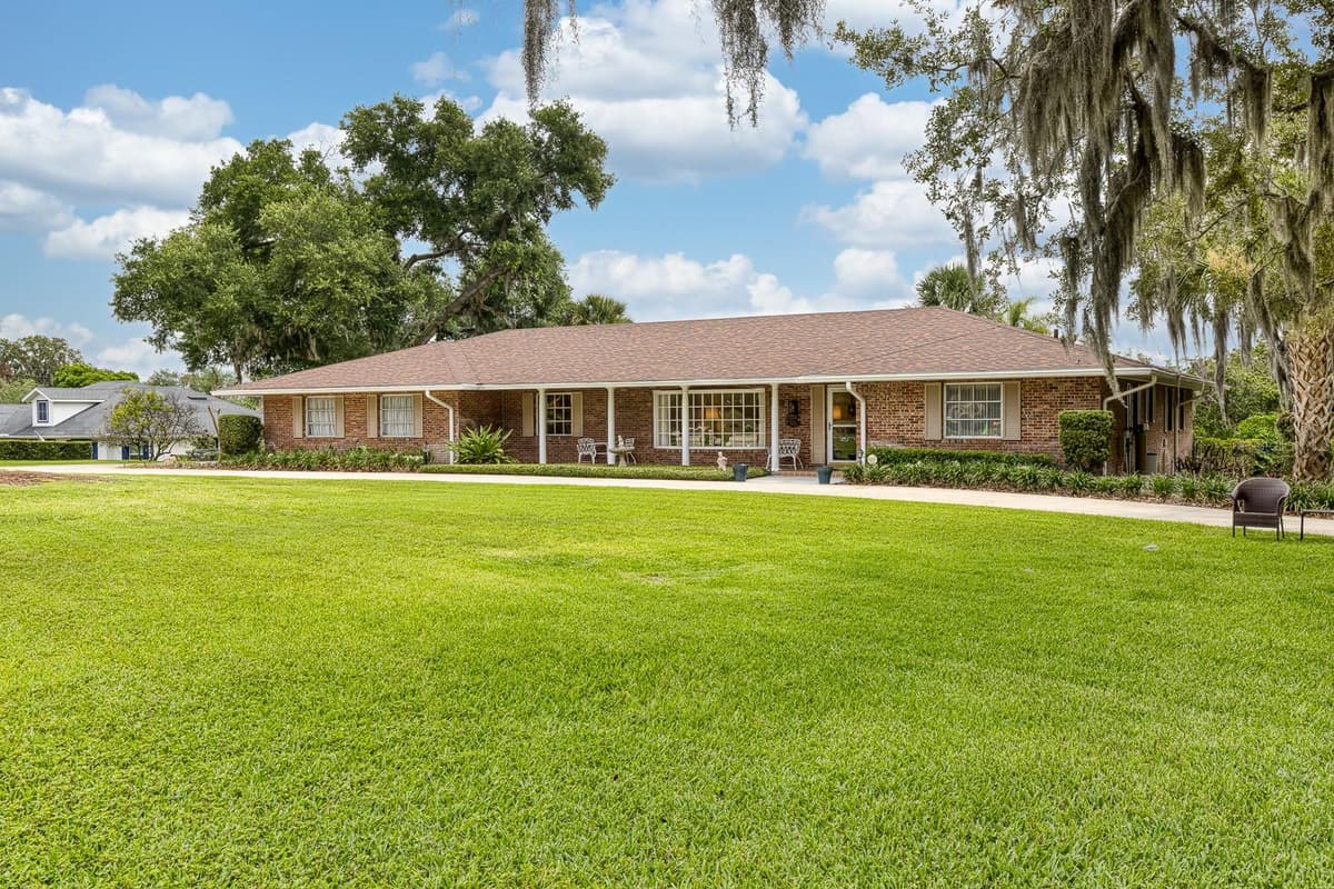 900 CITRUS AVENUE — photo 1 of 69