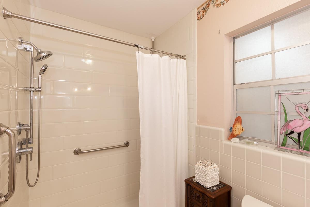 900 CITRUS AVENUE — photo 39 of 69