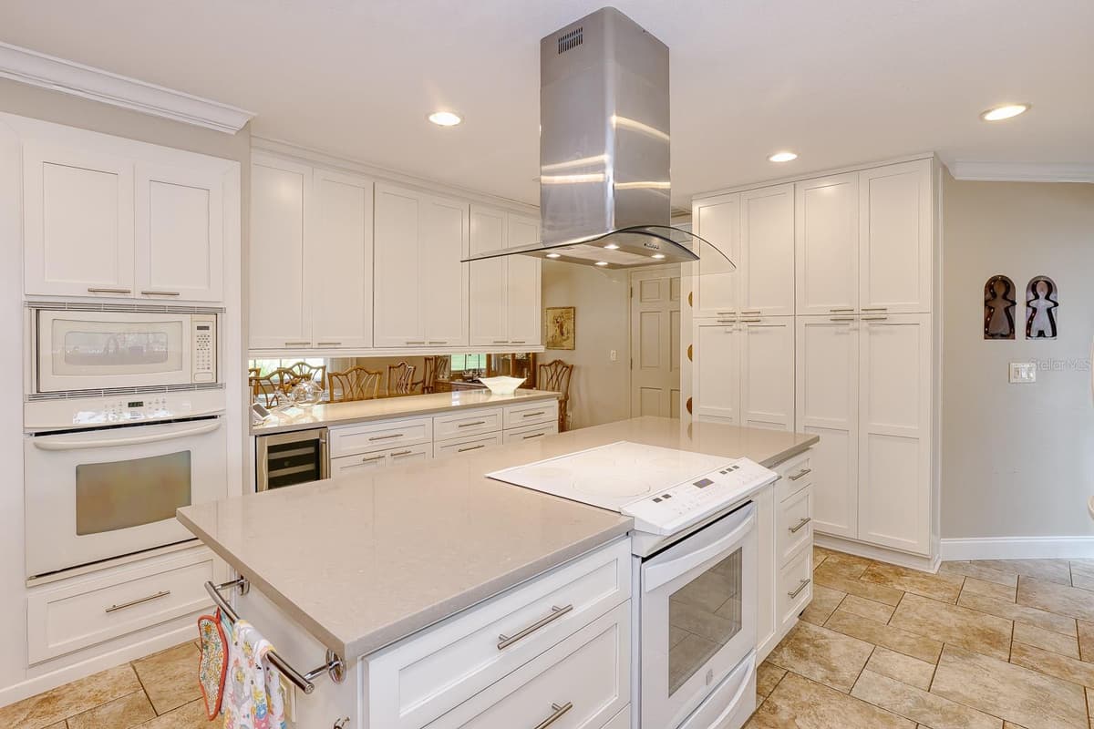900 CITRUS AVENUE — photo 21 of 69