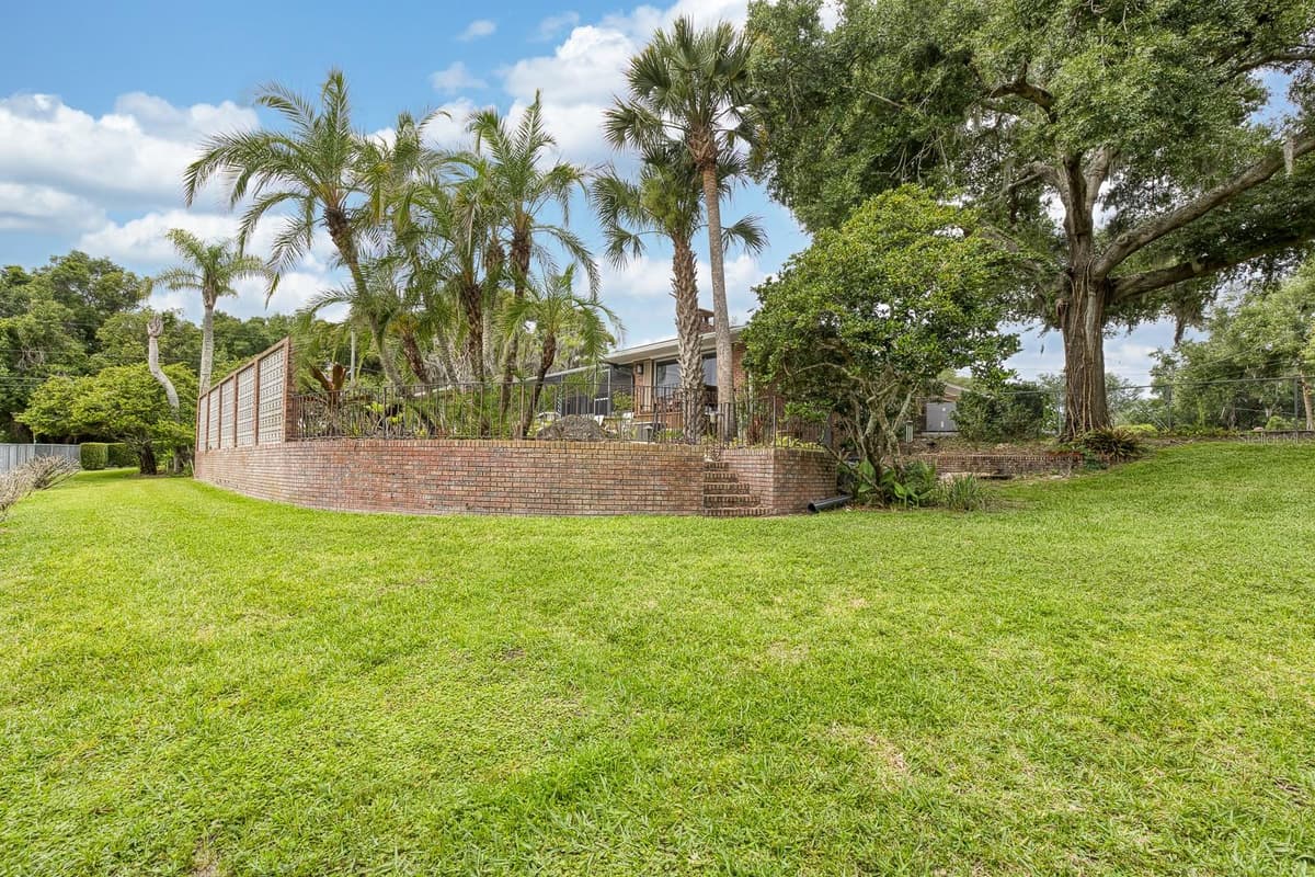 900 CITRUS AVENUE — photo 52 of 69