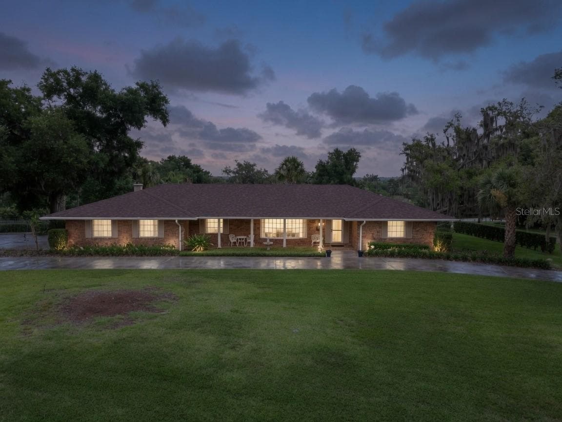 900 CITRUS AVENUE — photo 6 of 69