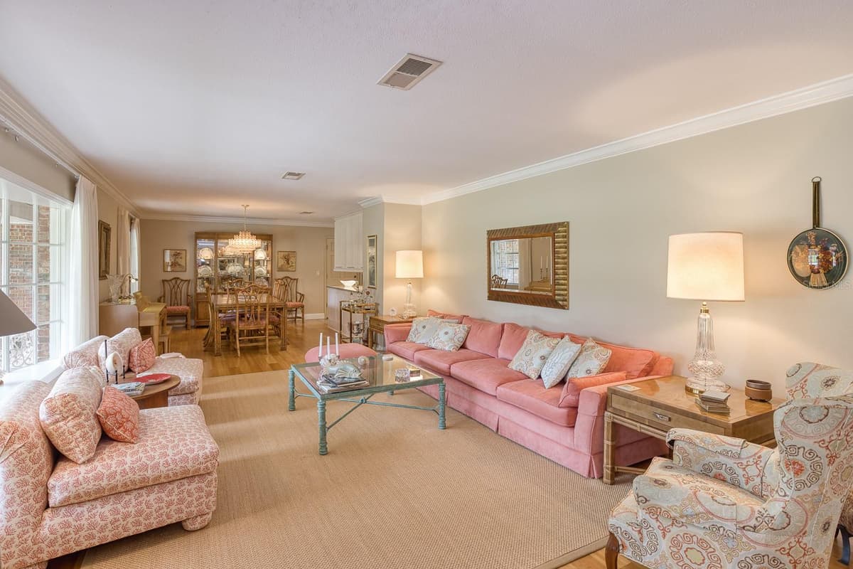 900 CITRUS AVENUE — photo 11 of 69