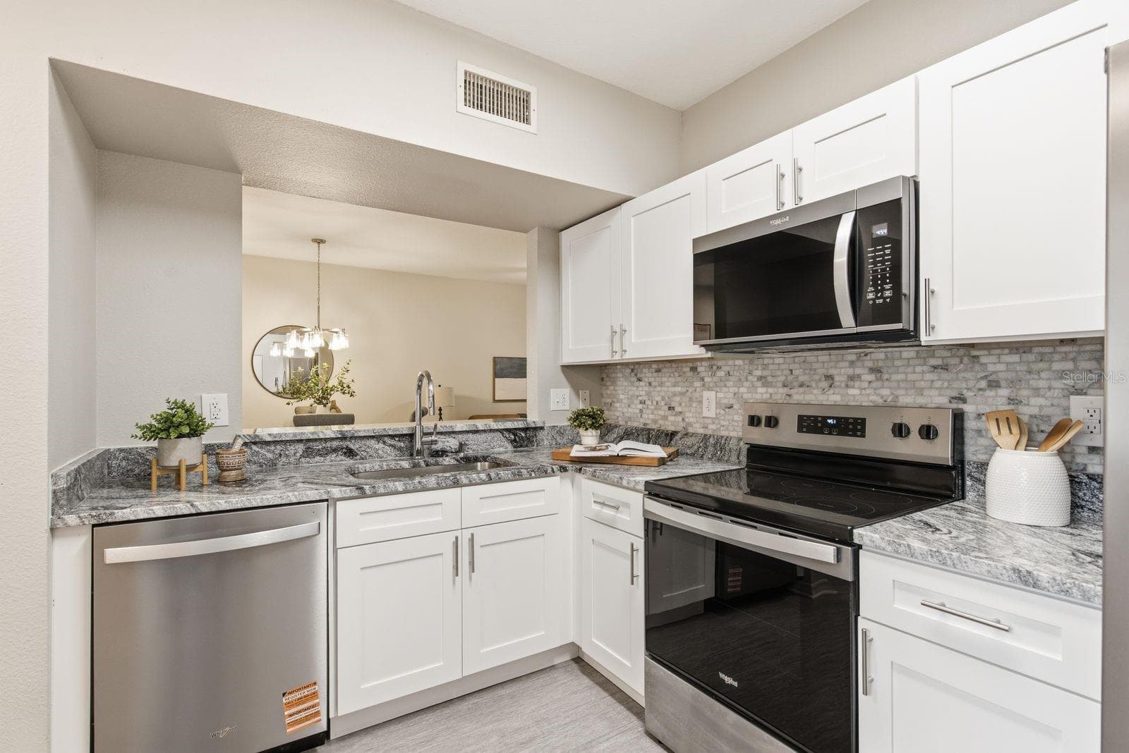 6004 PORTSDALE PLACE — photo 9 of 35