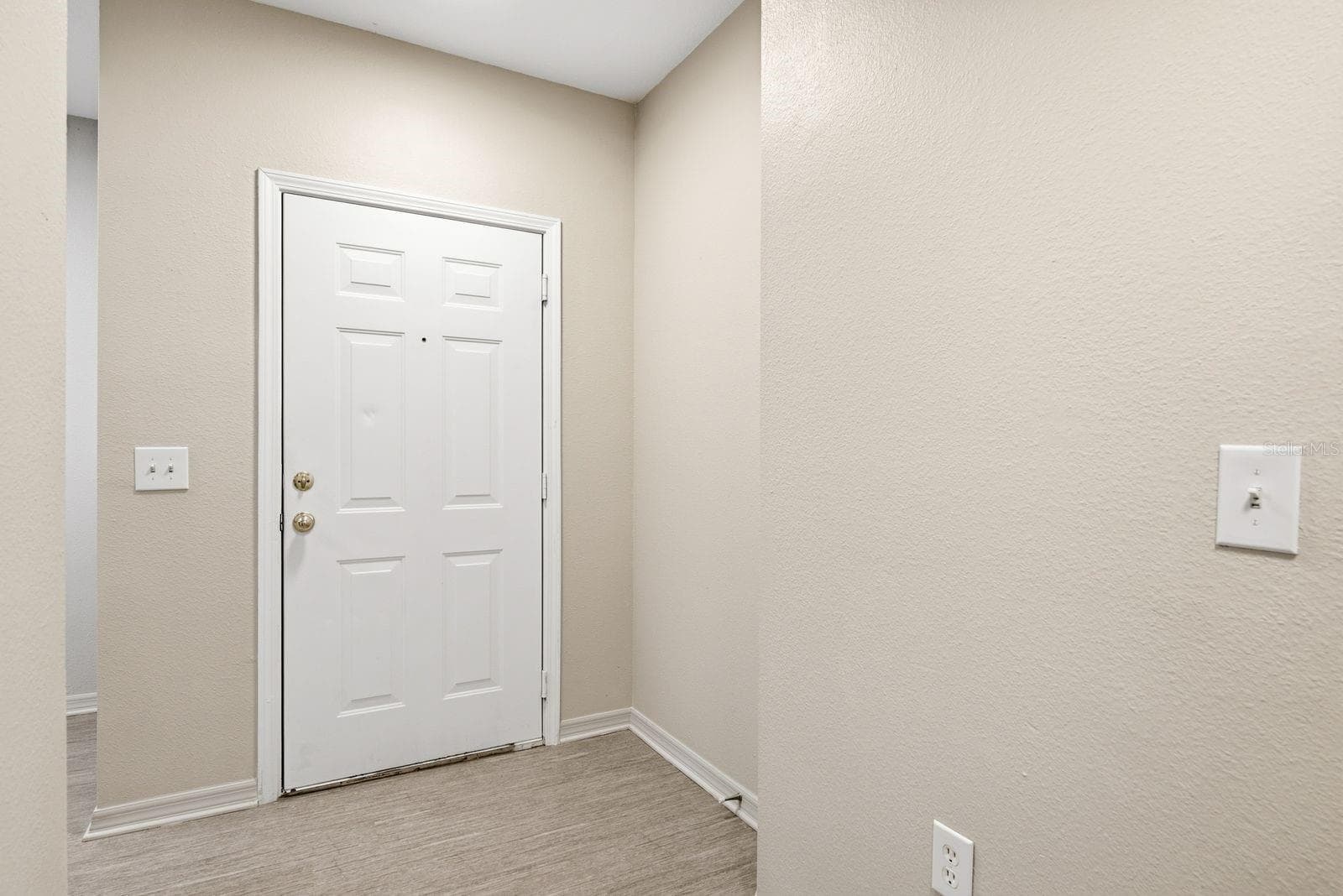 6004 PORTSDALE PLACE — photo 4 of 35