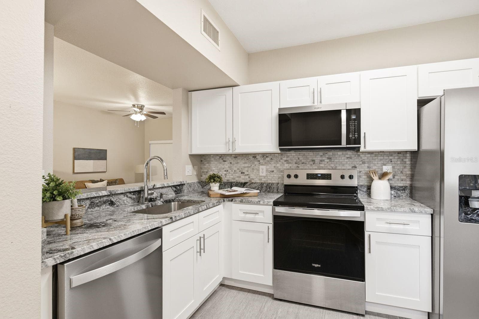 6004 PORTSDALE PLACE — photo 6 of 35