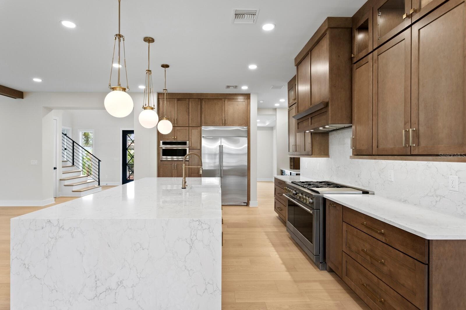5021 LEONA STREET — photo 8 of 48