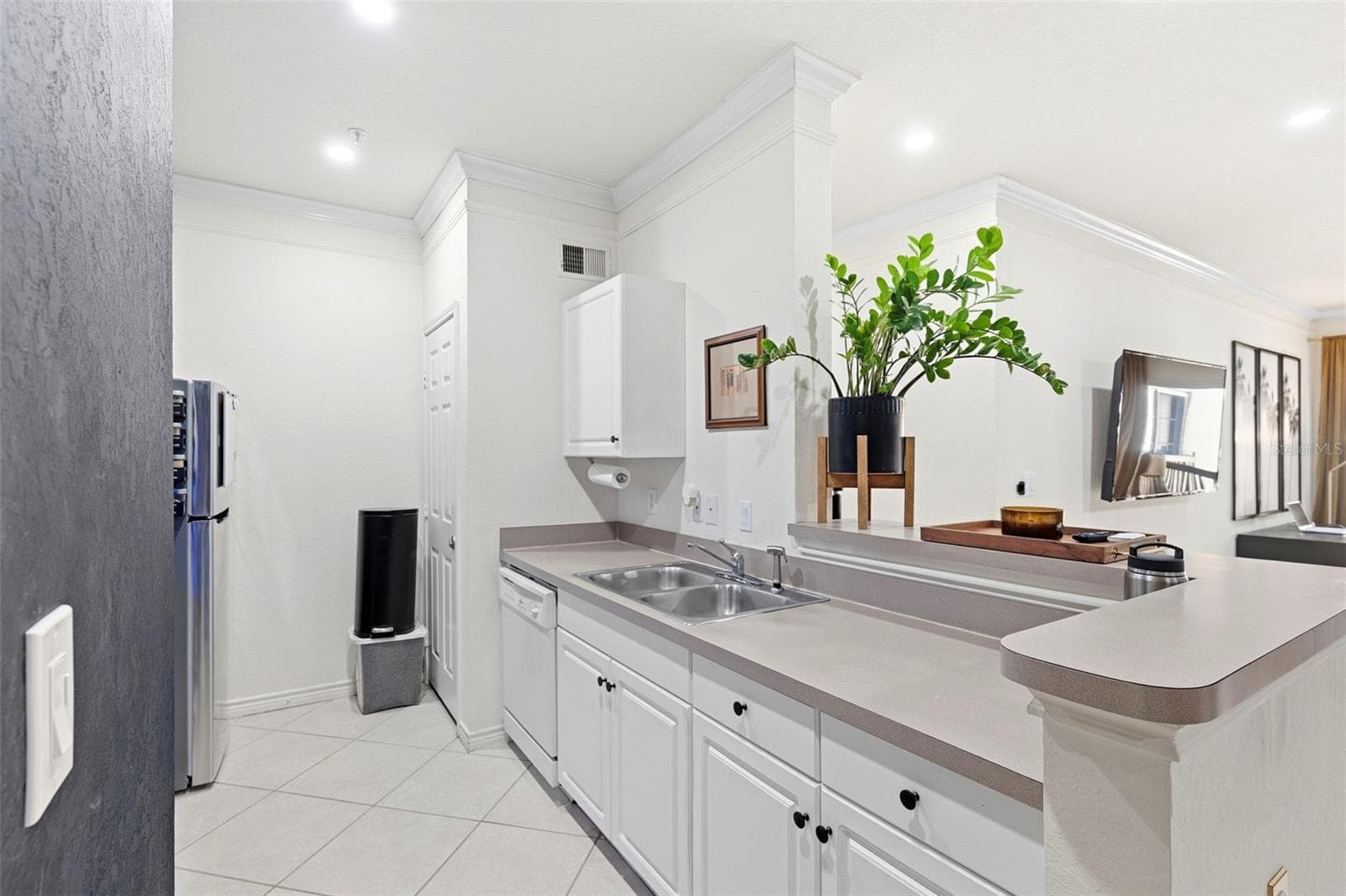 4323 BAYSIDE VILLAGE DRIVE — photo 16 of 40