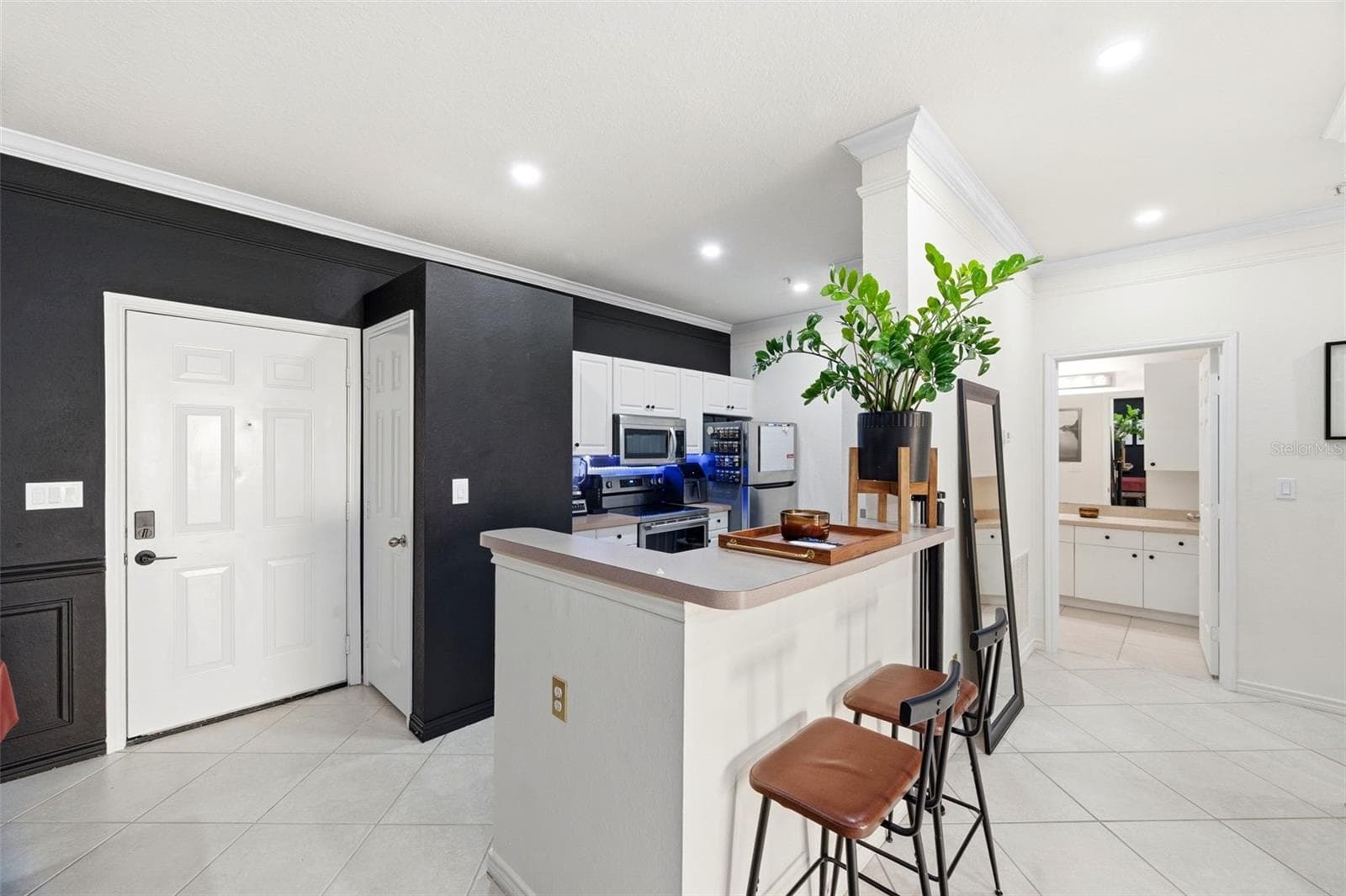 4323 BAYSIDE VILLAGE DRIVE — photo 9 of 40