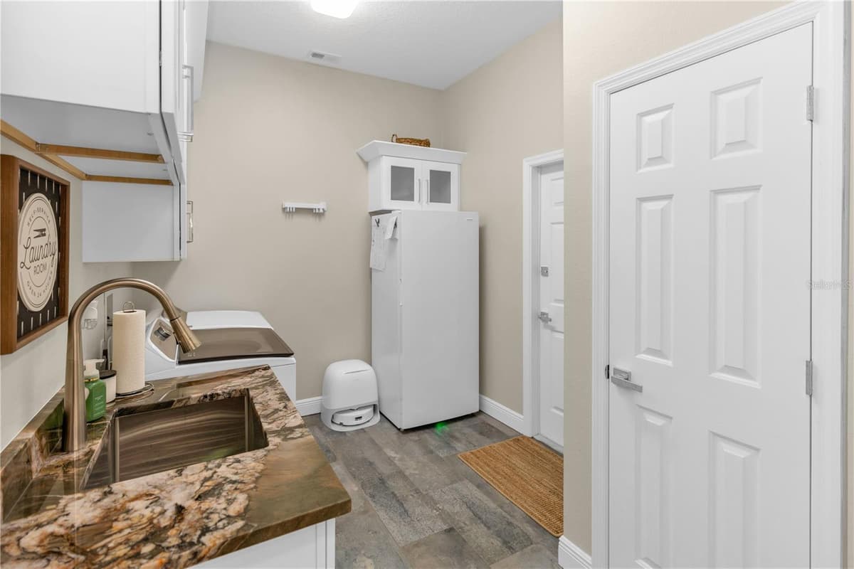 236 EAGLE ESTATES DRIVE — photo 33 of 62