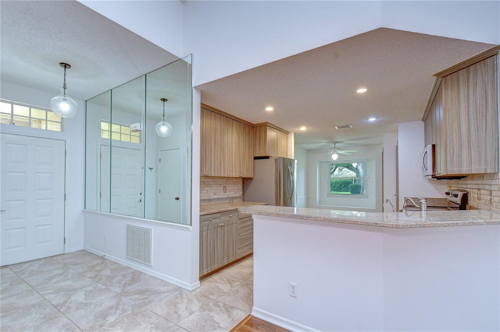 818 MCCALLISTER AVENUE — photo 4 of 28