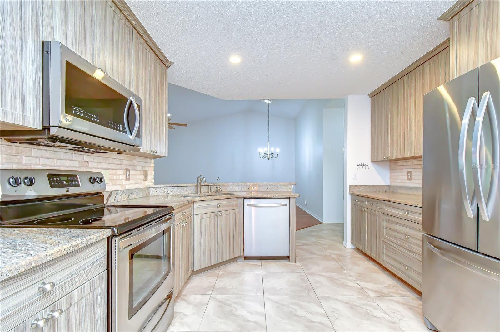 818 MCCALLISTER AVENUE — photo 8 of 28