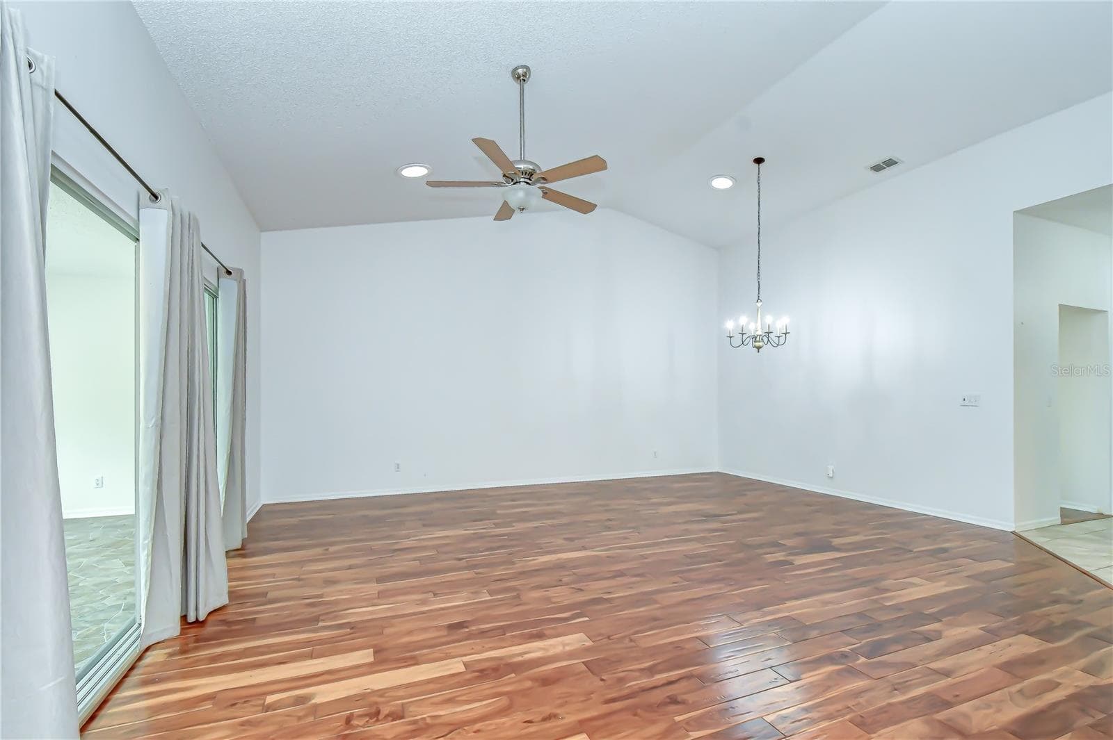 818 MCCALLISTER AVENUE — photo 11 of 28