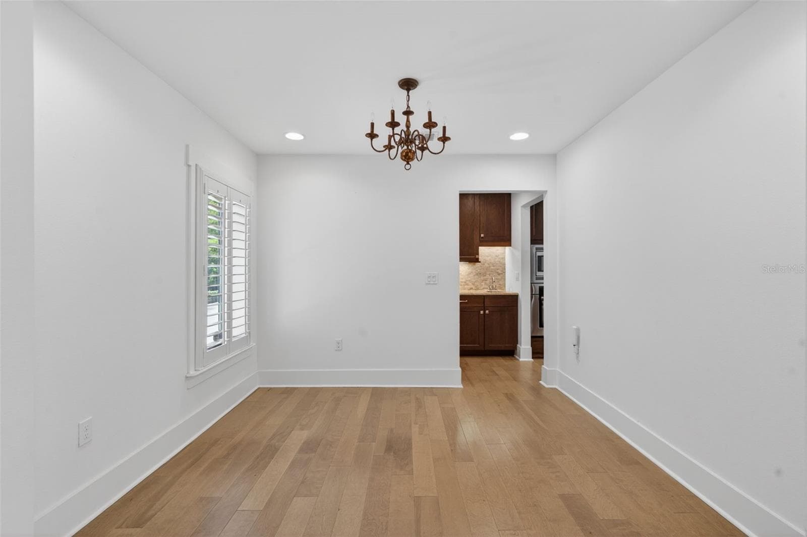 1265 ARLINGTON PL — photo 5 of 38