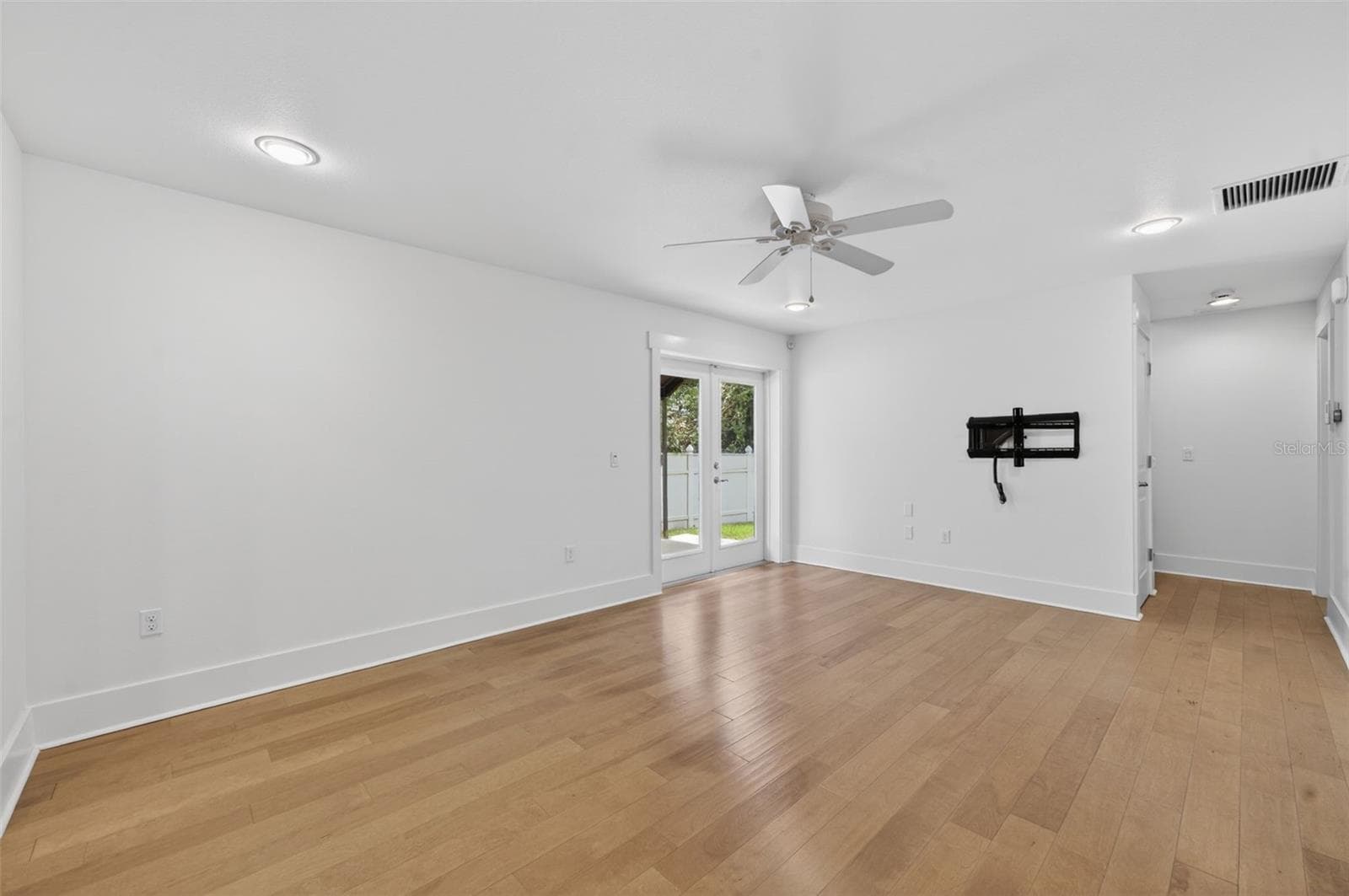 1265 ARLINGTON PL — photo 9 of 38