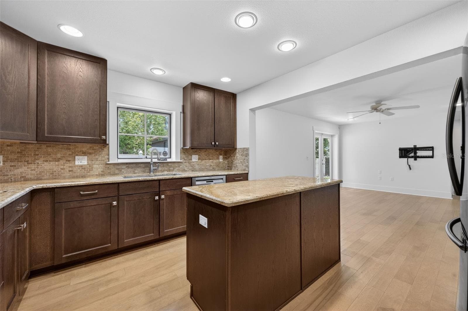 1265 ARLINGTON PL — photo 15 of 38