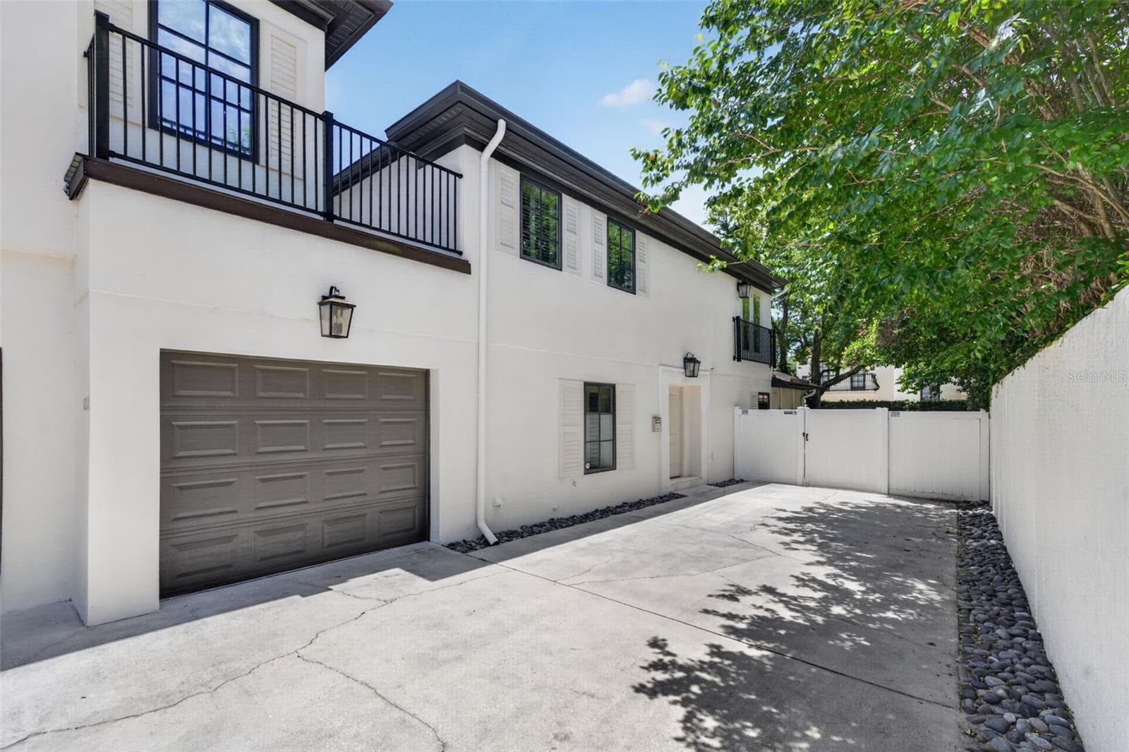 1265 ARLINGTON PL — photo 3 of 38