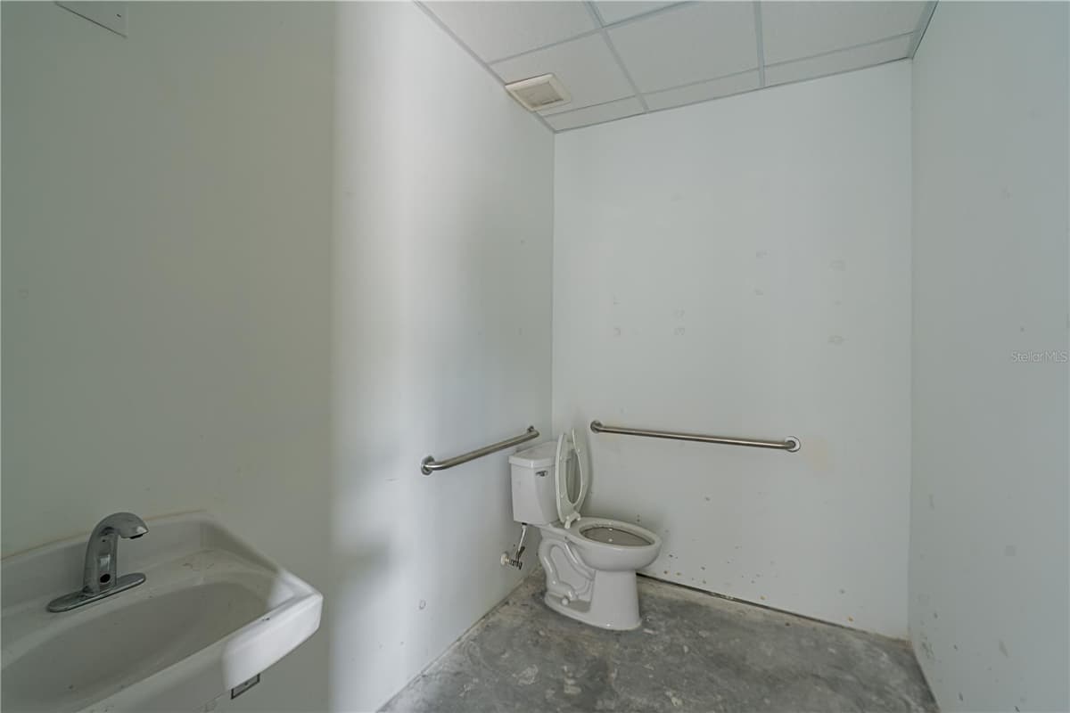 215 CENTER STREET — photo 14 of 16