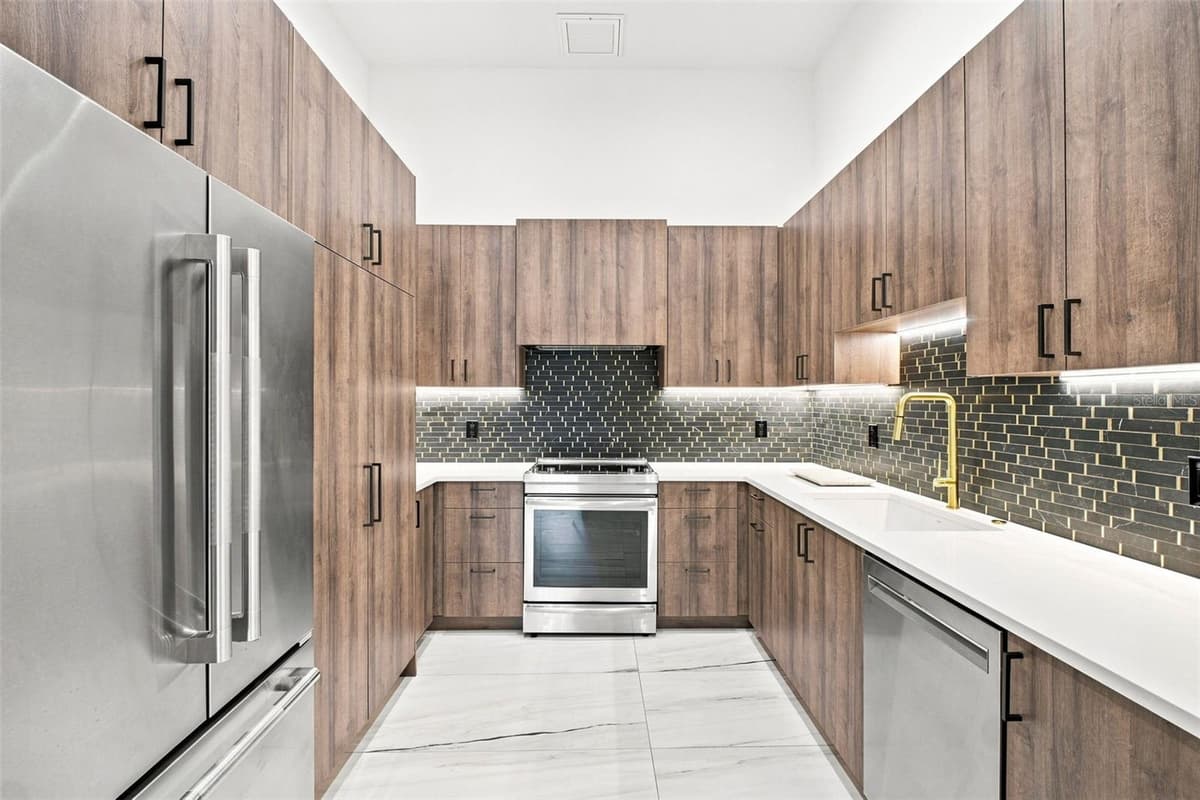 1076 SNELL ISLE BOULEVARD — photo 13 of 52
