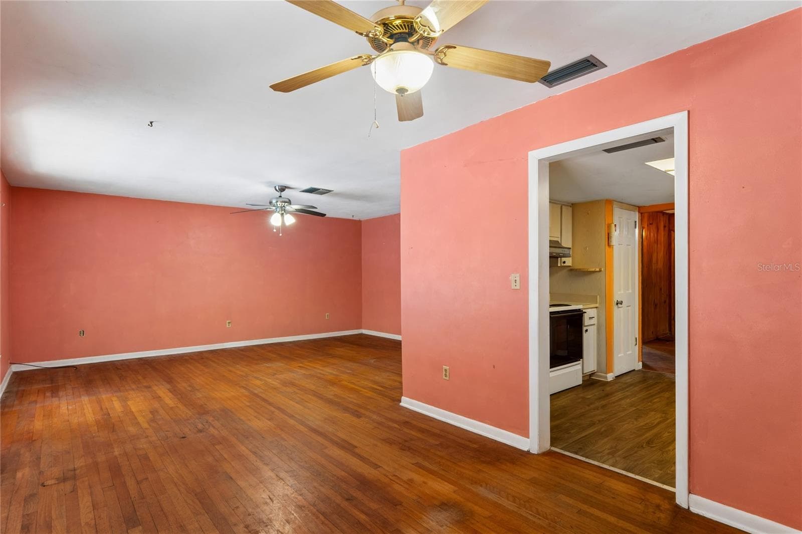 1022 MILDRED AVENUE — photo 17 of 73