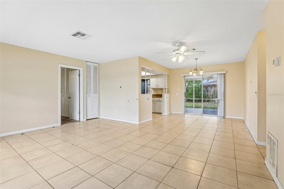 1806 DODGE CIRCLE — photo 11 of 41