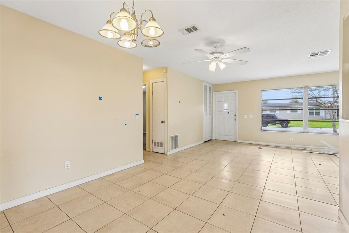 1806 DODGE CIRCLE — photo 13 of 41