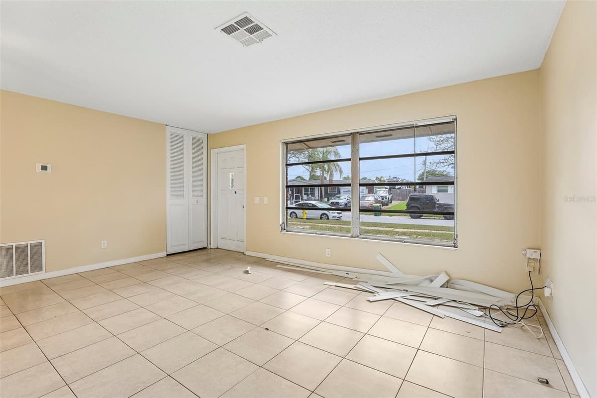 1806 DODGE CIRCLE — photo 10 of 41